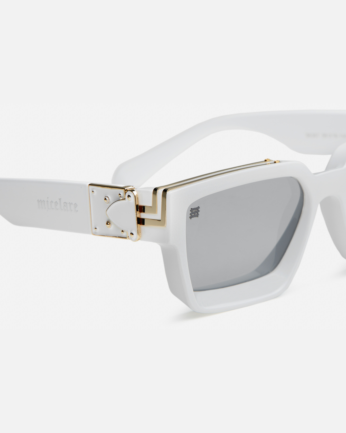 AUTHENTIC WHITE